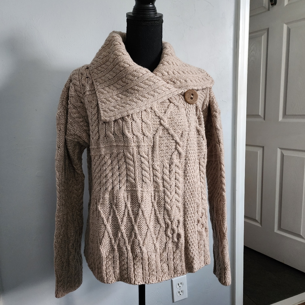 Carraig Donn One Button Aran Cardigan